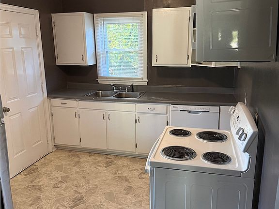 5th image of 2032 Dunham Cir