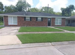 2221 Bobolink Dr, Saint Bernard, LA 70085