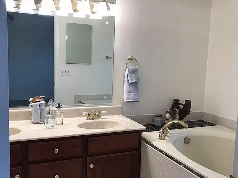 8043 Merry Oaks Ct — Photo 16