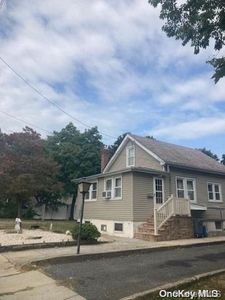 89 Bolton Street, Lindenhurst, NY, 11757