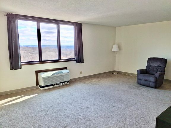 3rd image of 1181 Edgcumbe Rd APT 1105