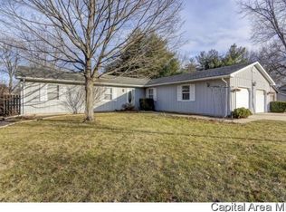 30 Meadow View Ln, Chatham, IL 62629