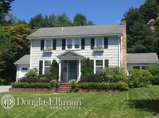 2 Ashley Pl, Glen Head, NY 11545