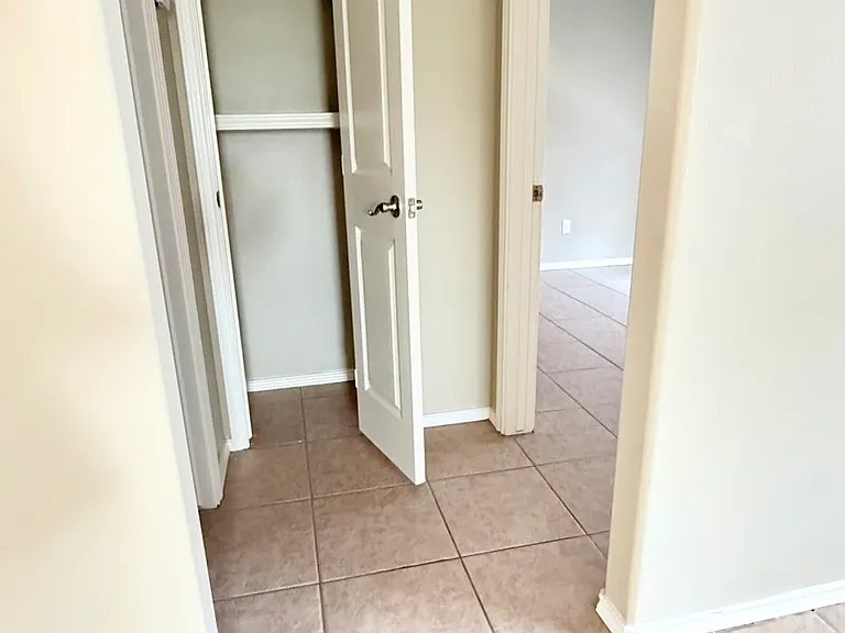 701 S Logan Dr #4 — Photo 11