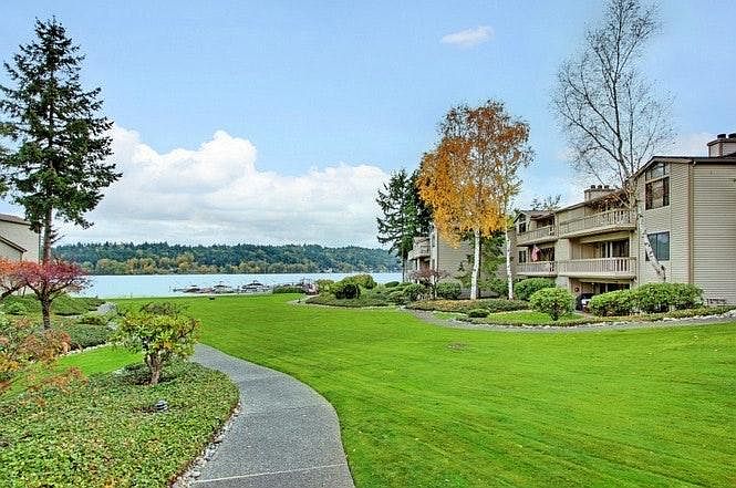 Rolling lawn to waterfront