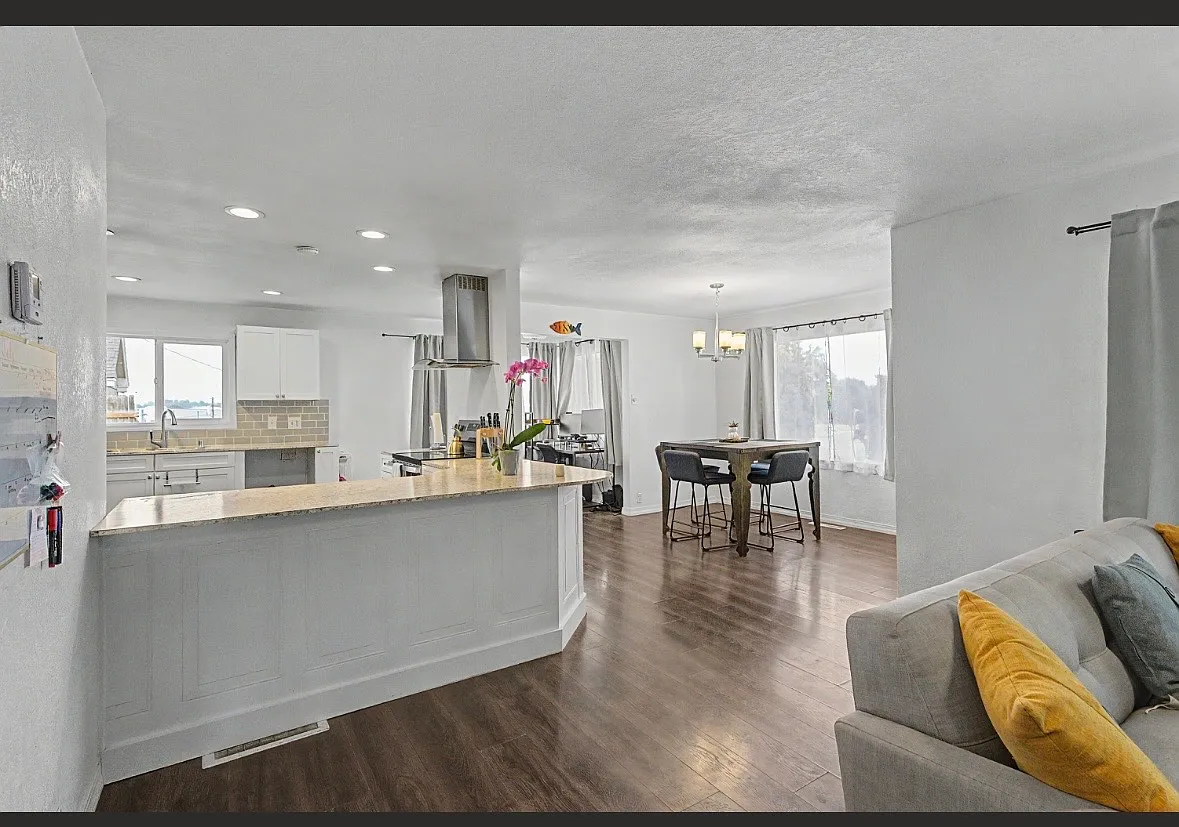 527 Park Dr — Photo 1