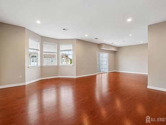 3rd image of 347 Pond Ln
