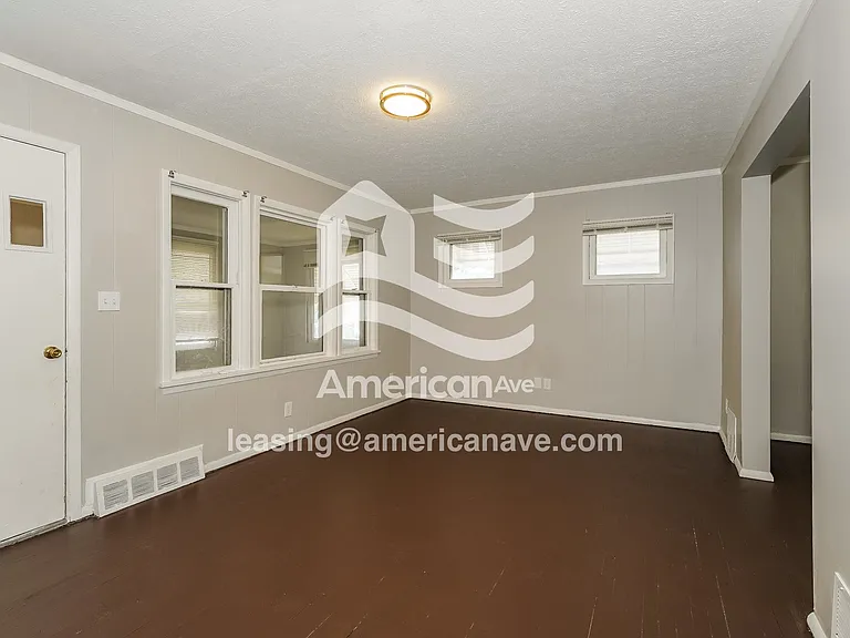 1016534_002_living_room_13867855.jpg