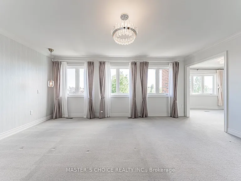 2357 Rideau Dr — Photo 29
