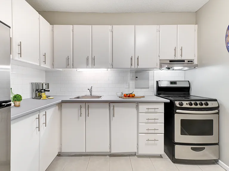 2840 Baycrest Dr — Photo 3