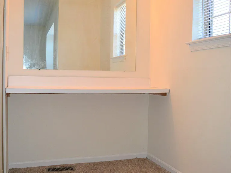 361 Kent Ln — Photo 20