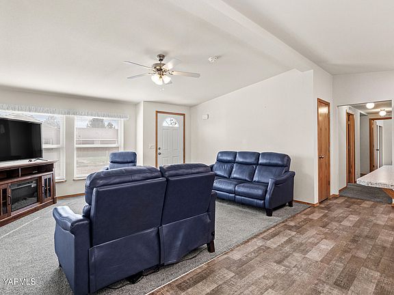 3rd image of 100 Washington St