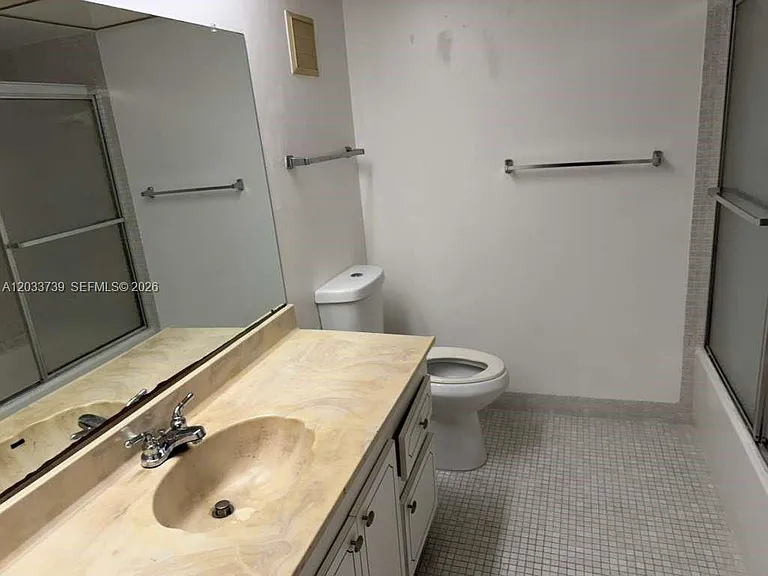 140 Lakeview Dr #211 — Photo 7