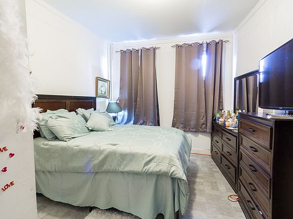 4th image of 8718 124th St