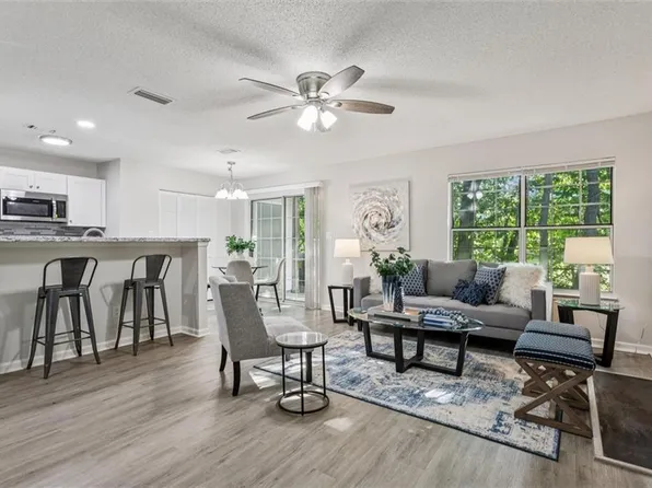 84 Emeraude Plage, Hampton, VA 23666