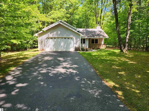 10936 Dylan Dr #15, Interlochen, MI 49643