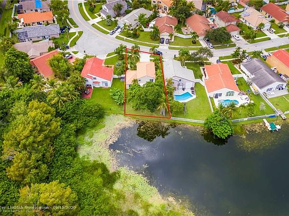 3rd image of 1011 NW 173rd Ave