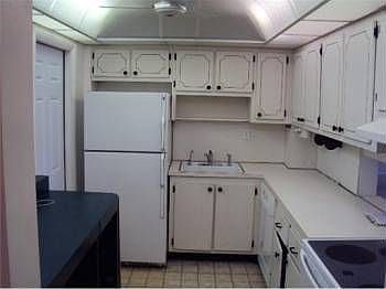 2nd image of 1609 N Riverside Dr APT 906