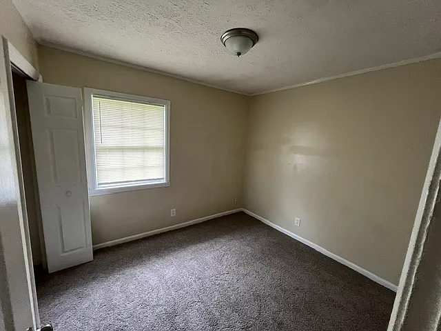 2435 Thrasher Ave — Photo 10