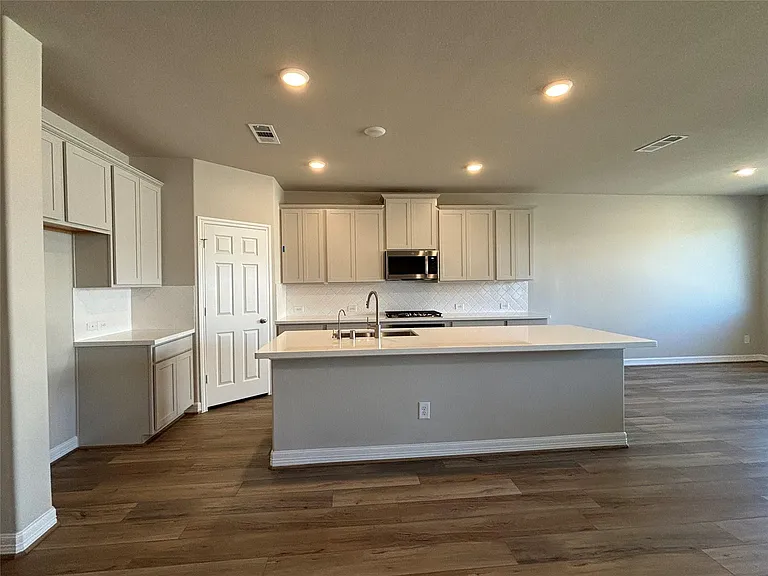 2913 Cliff Ridge Ln — Photo 8
