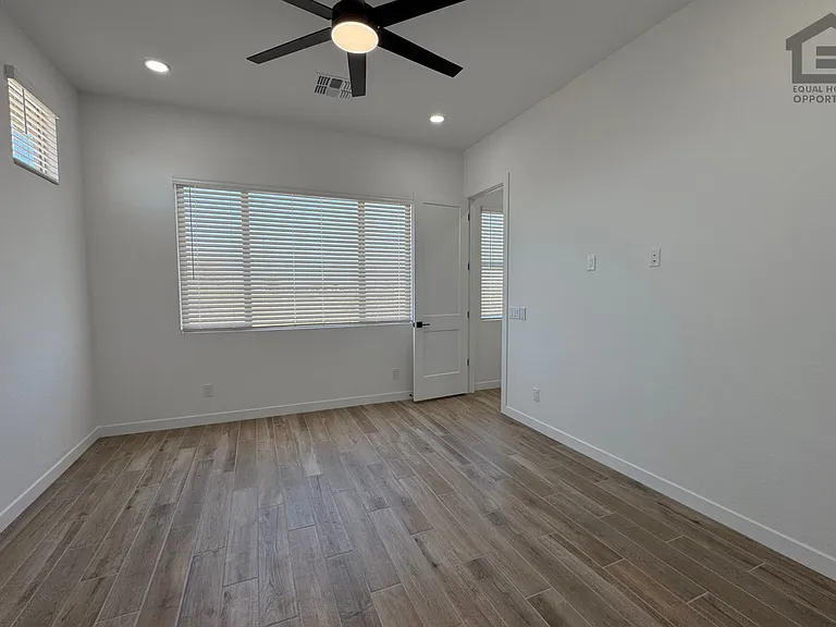 18146 W Morning Vista Ln — Photo 17