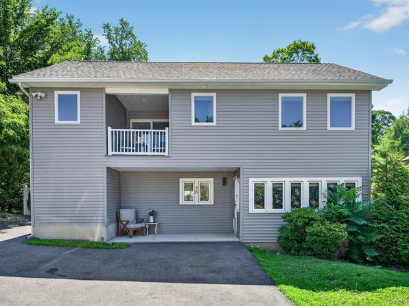 36 Bluff Avenue, Greenwood Lake, NY 10925