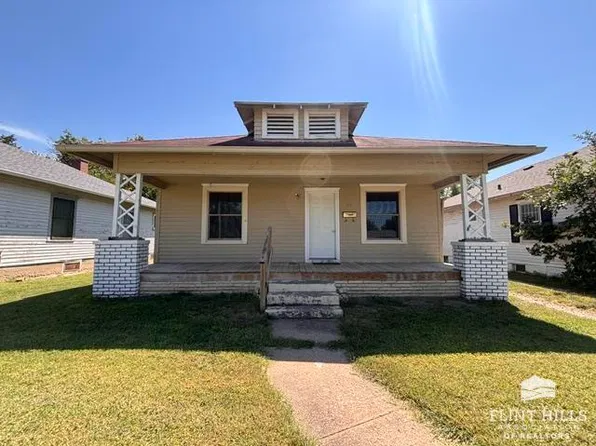 411 E Wyatt St, Herington, KS 67449
