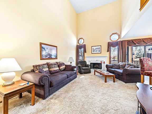 4th image of 27W274 Jefferson Ct #274