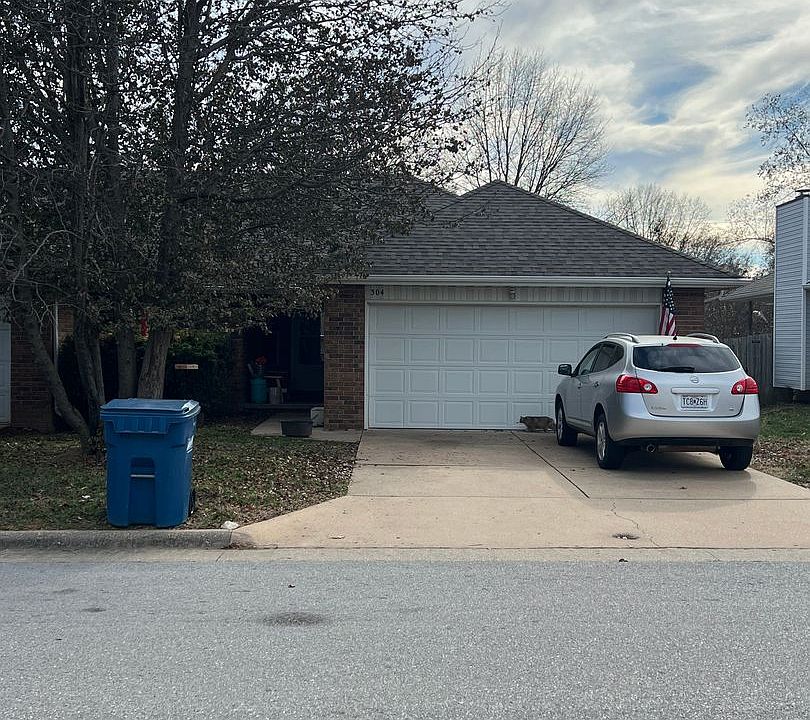 1st image of 302 W Deerfield Dr #304