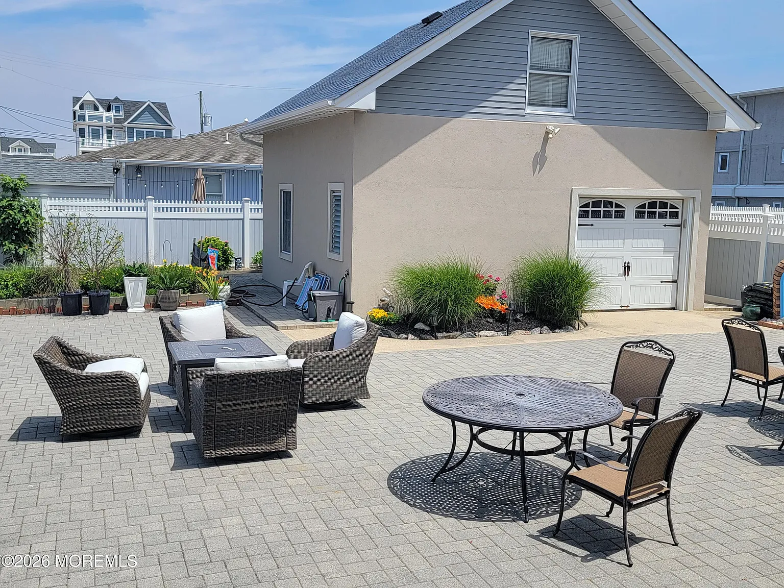 3 bed, 2.5 bath, 4166 sqft, $3,600 — Photo 3