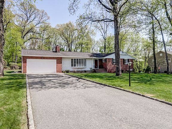 3rd image of 52 Evergreen Dr