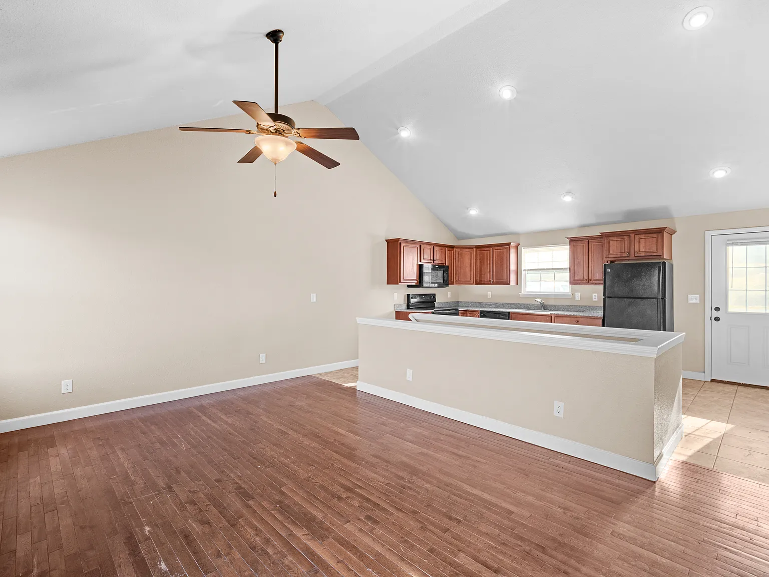 4 bed, 2.5 bath, $1,519 — Photo 3