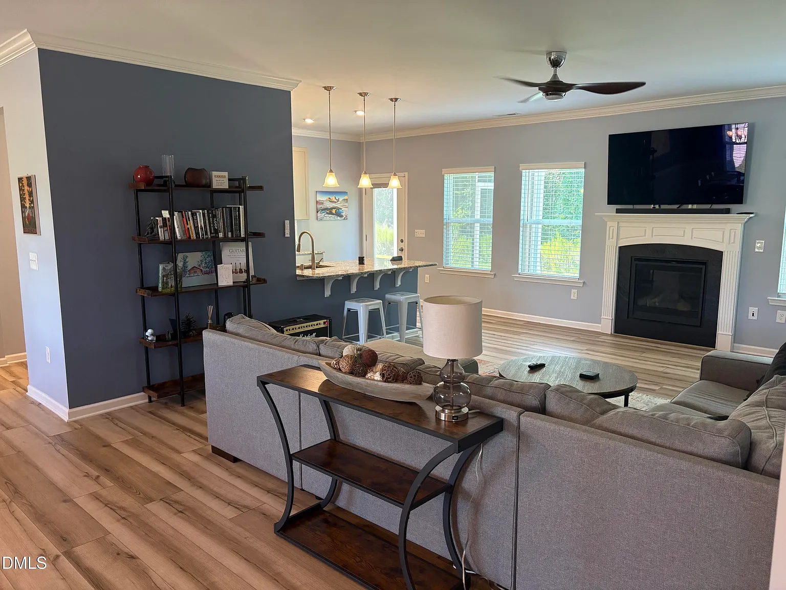 3 bed, 2.0 bath, 1820 sqft, $1,900 — Photo 3