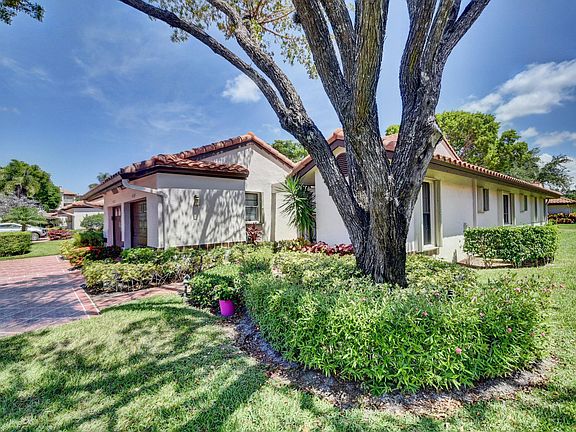 2nd image of 6514 Royal Manor Cir
