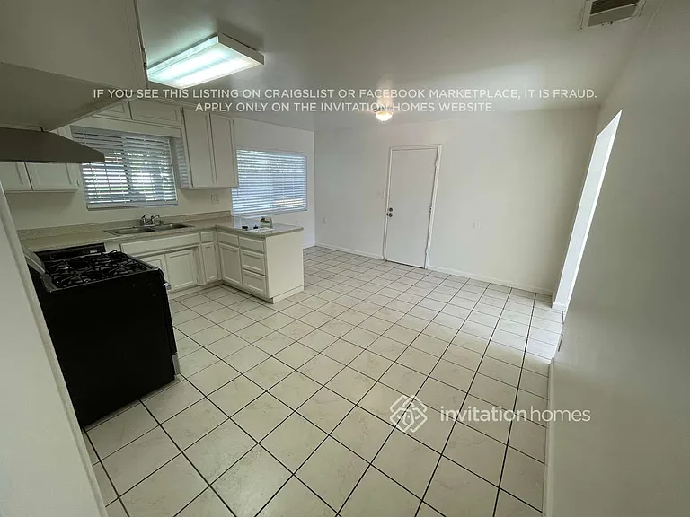 8892 Kelsey Dr — Photo 3
