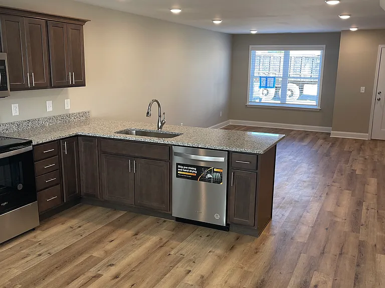 2205 Shady Ln NE #8 — Photo 7
