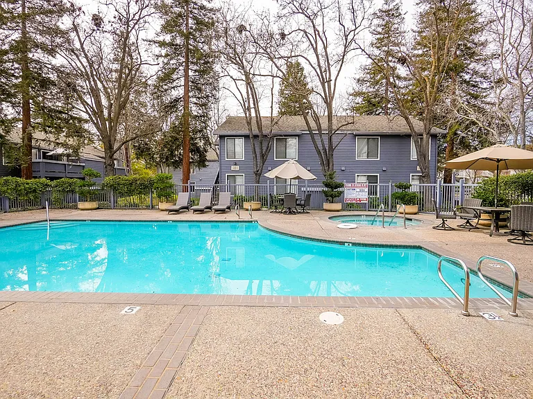 7126 Cross Creek Cir #D — Photo 45