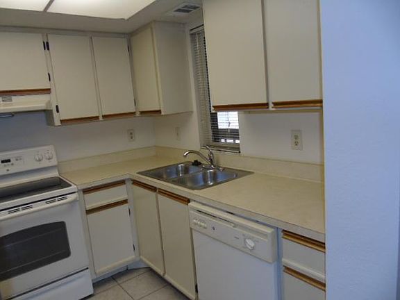 3rd image of 19505 Quesada Ave Unit Ii202