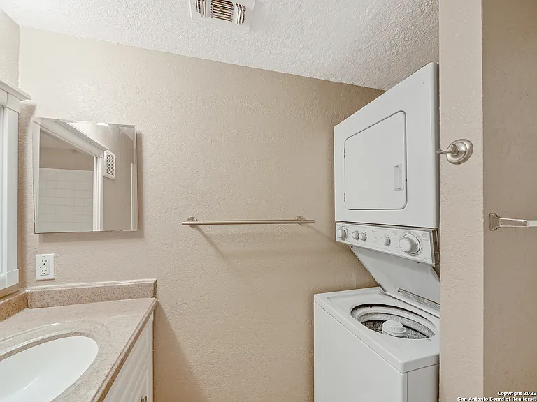 11610 Vance Jackson Rd #413 — Photo 10