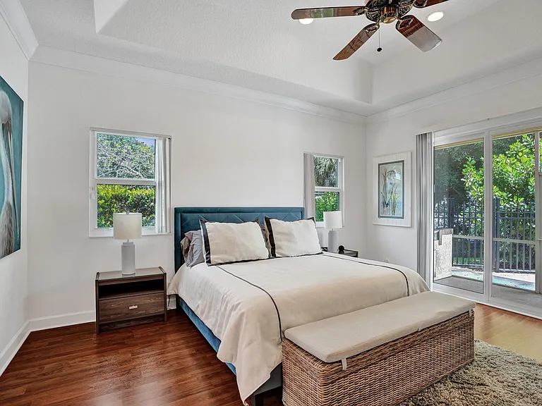 15910 Lindbergh Ln — Photo 25
