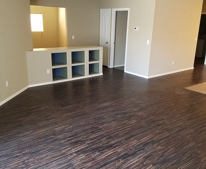 2415 W Mobile Ln — Photo 4