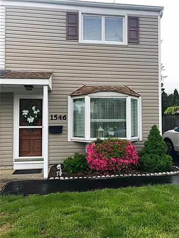 1546 Valley Rd photo 1