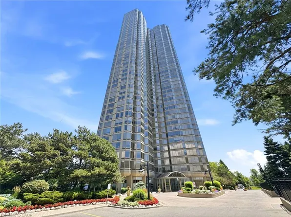1 Palace Pier Ct #2210, Etobicoke, ON M8V 3W9