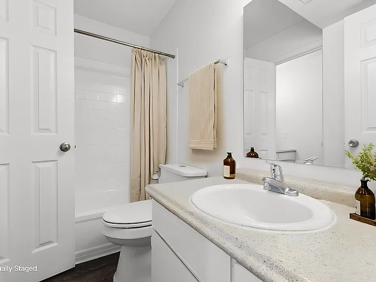 CrestWind Townhomes and Apartments — Photo 11