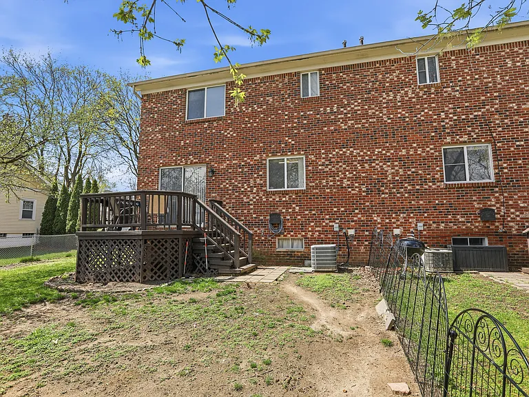 107 Hacker St — Photo 27