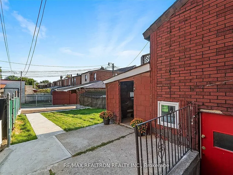 1939 Davenport Rd #UPPER — Photo 12
