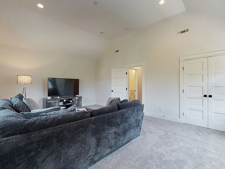 6119A Neighborly Ave — Photo 13