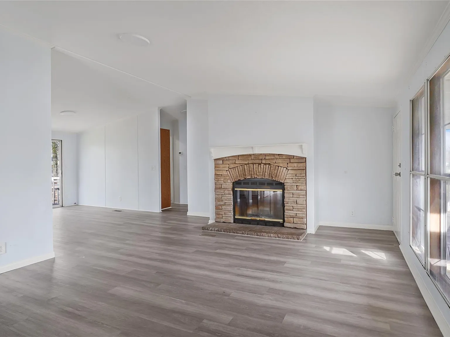 3 bed, 2.0 bath, 1568 sqft, $1,500 — Photo 2