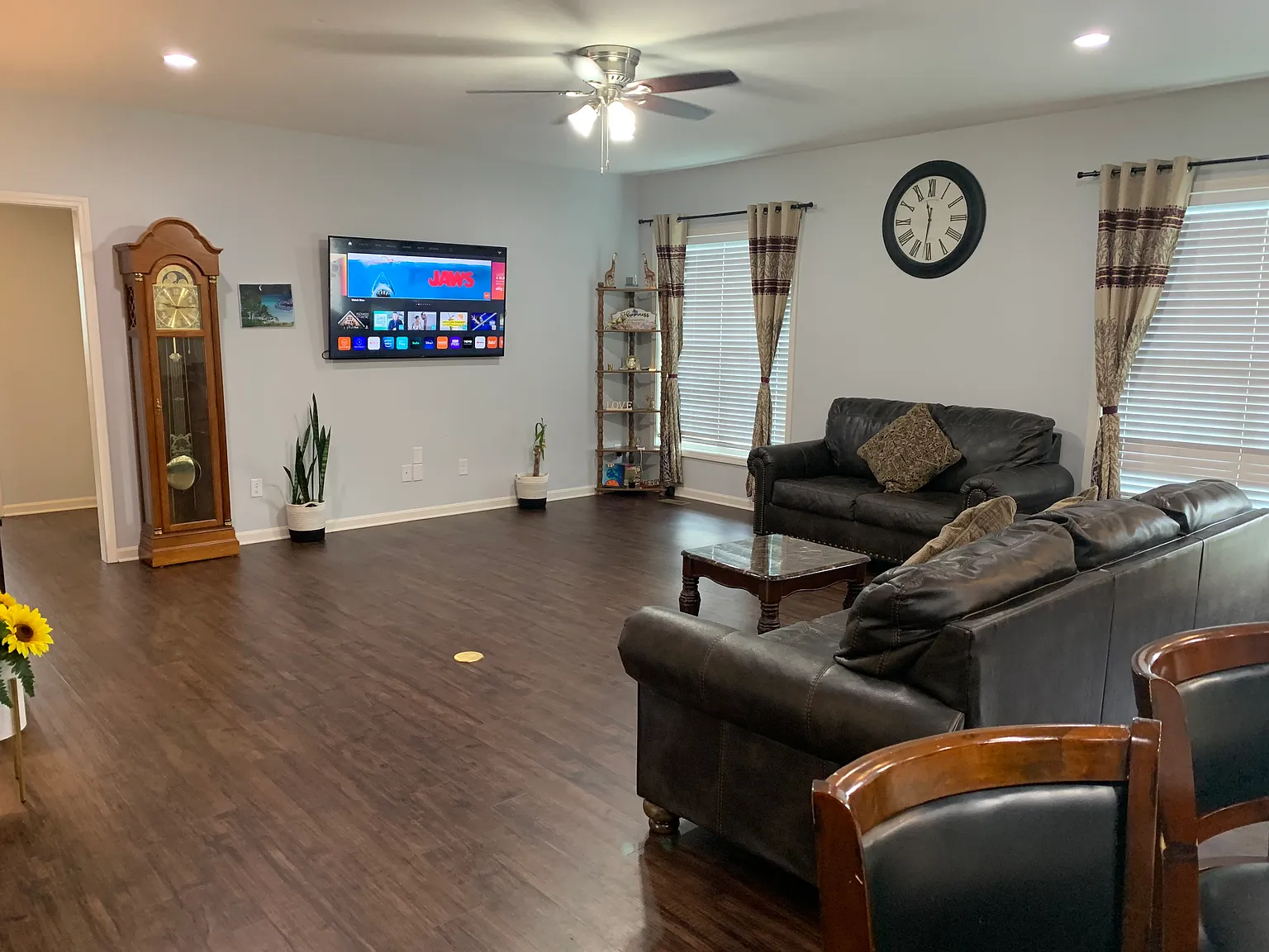 5 bed, 3364 sqft, $3,400 — Photo 1