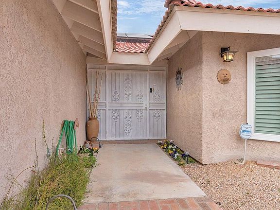 4th image of 8701 Oakmount Blvd